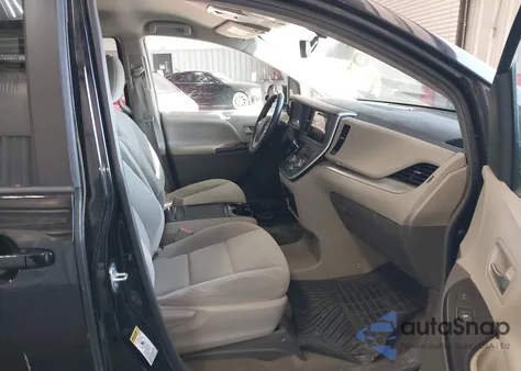 2015 Toyota Sienna Le 8 Passenger z USA, uszkodzony, nr VIN 5TDKK3DC6FS634685